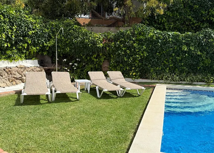 Private Villa Nerja, Large Private Pool, Gardens & Parking
