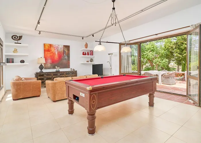 Villa With Infinity Pool Hot Tub